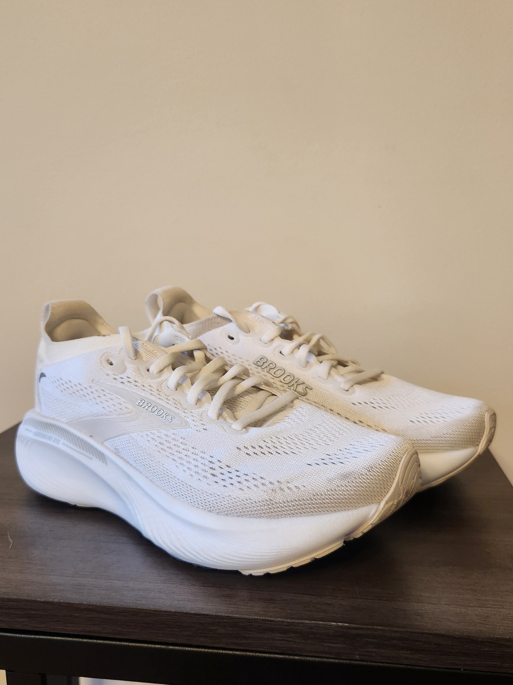 Womens Brooks Adrenaline GTS 25 Running Shoes Size 7